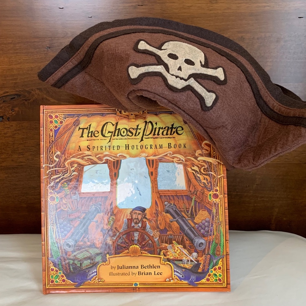 Disney Boney Pirate Hat & The Ghost Pirate Book - A Spirited Hologram Book